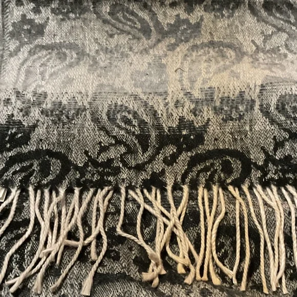 Steve Madden Black and Gray Scarf - Picture 3 of 5